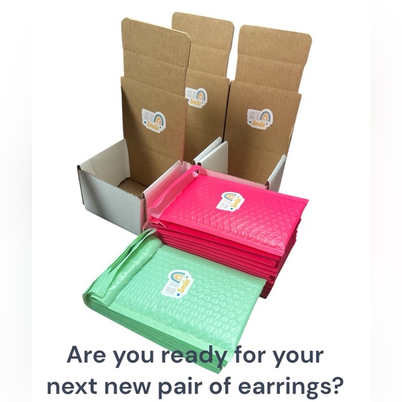 🎄3/$23🎄 Red Heart Dangle Earrings - Picture 4 of 4